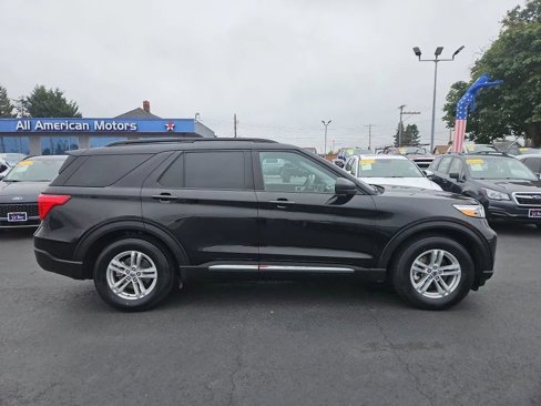 Used 2024 Ford Explorer XLT w/ Equipment Group 202A image 8