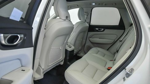 Certified 2025 Volvo XC60 T8 Plus w/ Protection Package Premier image 20