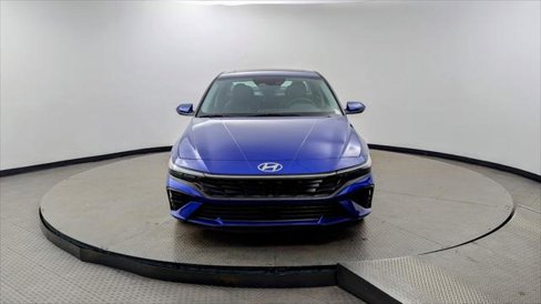 Used 2025 Hyundai Elantra Limited image 12