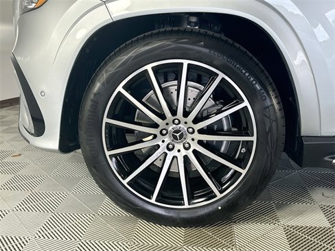New 2026 Mercedes-Benz GLS 580 4MATIC image 32