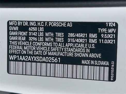 Used 2025 Porsche Cayenne image 34