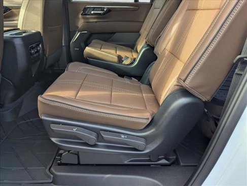 New 2026 Chevrolet Suburban High Country image 13
