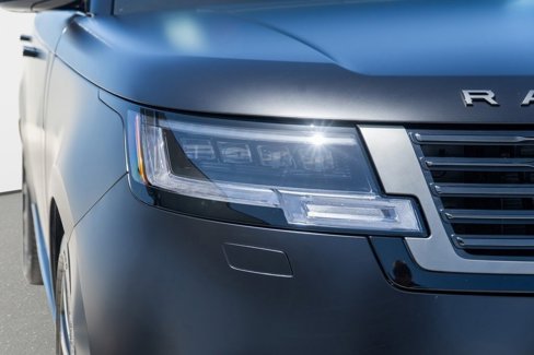 New 2025 Land Rover Range Rover SV image 9