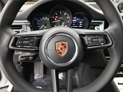 Certified 2025 Porsche Macan image 28