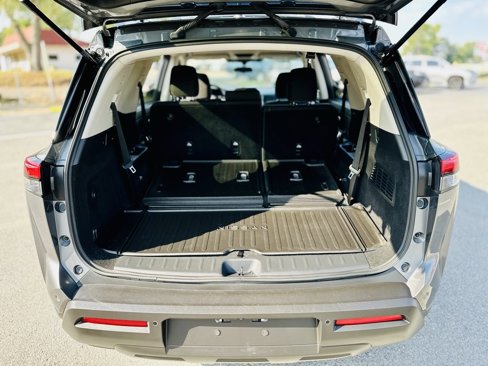 Used 2022 Nissan Pathfinder SV image 10