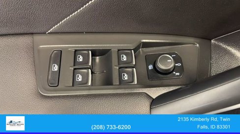 Used 2022 Volkswagen Tiguan SE R-Line image 18