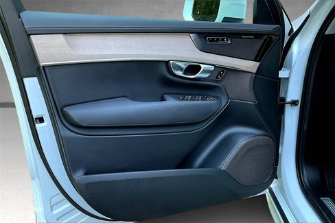 Certified 2025 Volvo XC90 B6 Plus w/ Protection Package image 17