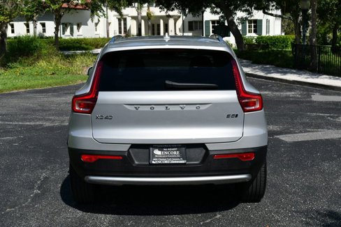 Used 2025 Volvo XC40 B5 Core image 5