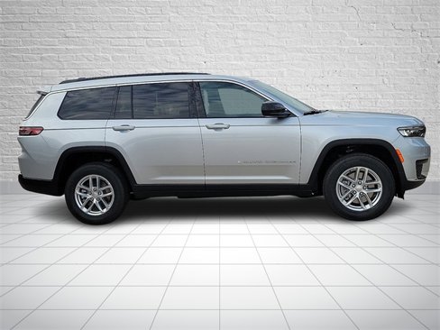 New 2025 Jeep Grand Cherokee L Laredo image 5