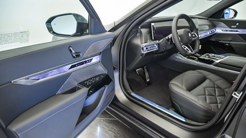 New 2026 BMW 740i w/ Premium Package image 25