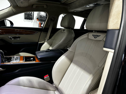 Used 2021 Bentley Flying Spur W12 image 14