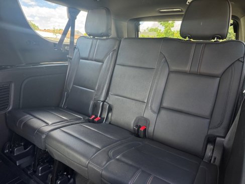 Used 2021 Chevrolet Suburban RST w/ Luxury Package image 8
