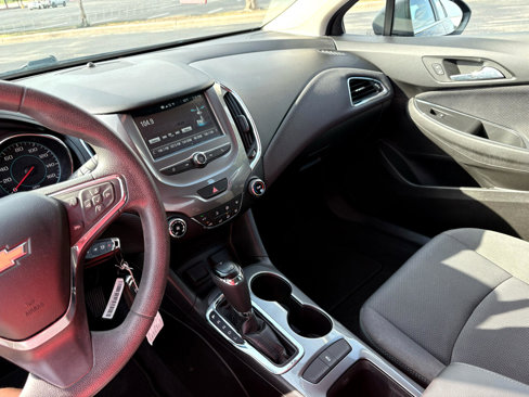 Used 2018 Chevrolet Cruze LT image 30