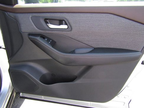 Used 2022 Nissan Rogue SV image 28
