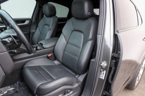 Used 2024 Porsche Cayenne Coupe image 4