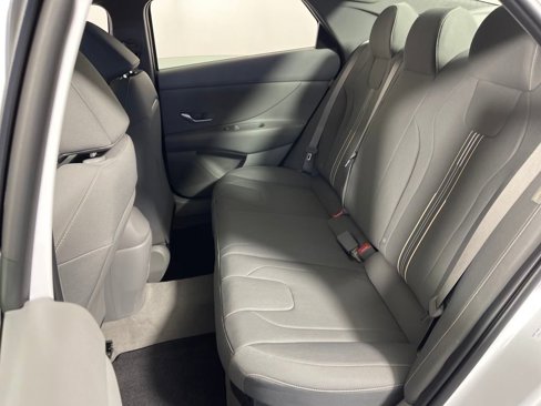 New 2025 Hyundai Elantra SEL image 13