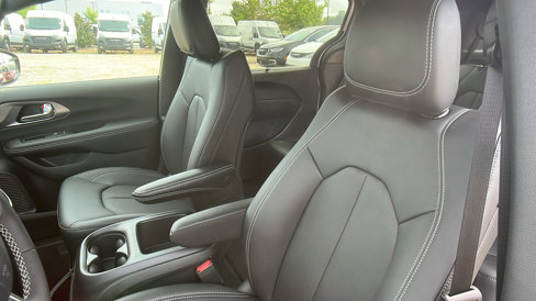 New 2026 Chrysler Voyager LX image 19