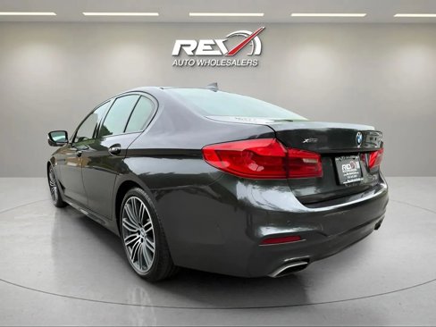 Used 2018 BMW 540i xDrive w/ M Sport Package image 3