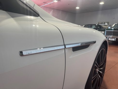Used 2015 Aston Martin DB9 Coupe image 16