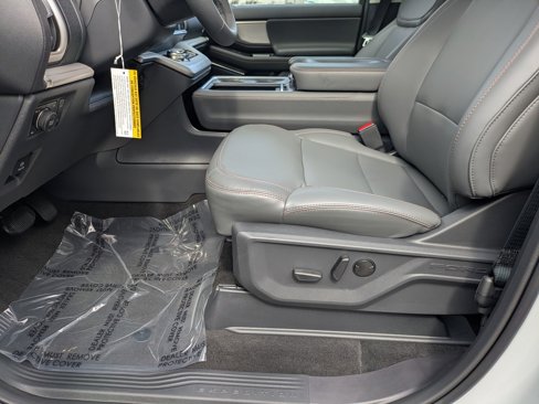 New 2025 Ford Expedition Active image 11