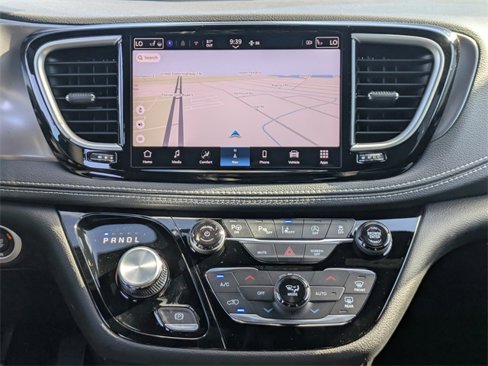 New 2025 Chrysler Pacifica Select w/ Uconnect Theater Family Group image 17