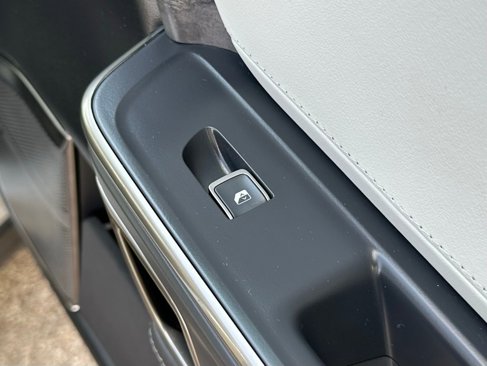 Used 2023 Rivian R1S Adventure image 44