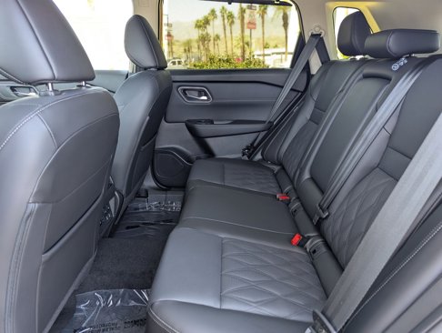 New 2025 Nissan Rogue Platinum w/ Tech Package image 13