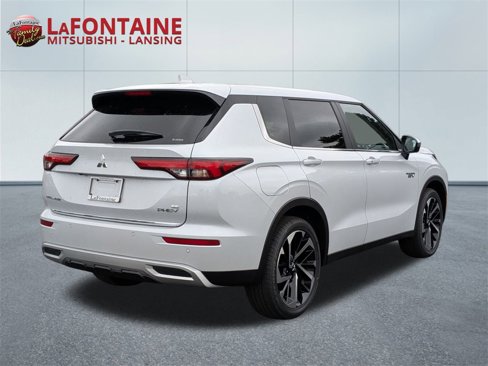 New 2025 Mitsubishi Outlander SE image 5