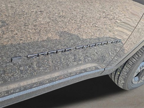 New 2025 Jeep Grand Cherokee L Altitude image 4