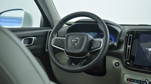 New 2025 Volvo XC40 B5 Plus w/ Protection Package Premier image 13