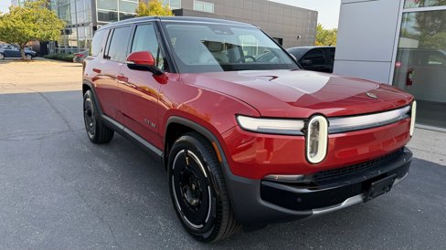 Used 2025 Rivian R1S Adventure image 18