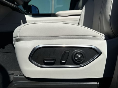New 2025 Jeep Wagoneer L 4WD w/ Convenience Group I image 12