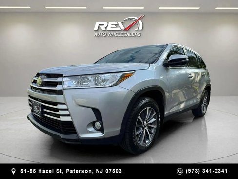 Used 2019 Toyota Highlander XLE image 1