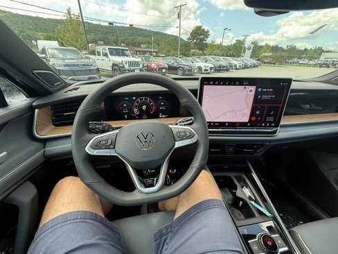 New 2025 Volkswagen Tiguan SEL R-Line image 12