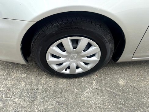 Used 2005 Toyota Camry LE image 9
