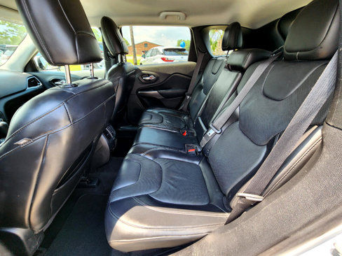 Used 2019 Jeep Cherokee Limited image 11
