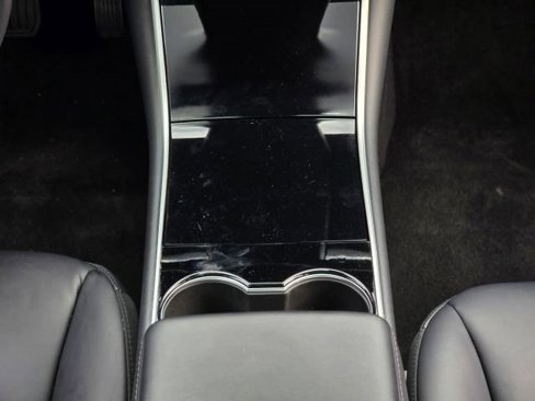 Used 2020 Tesla Model 3 Standard Range Plus image 18
