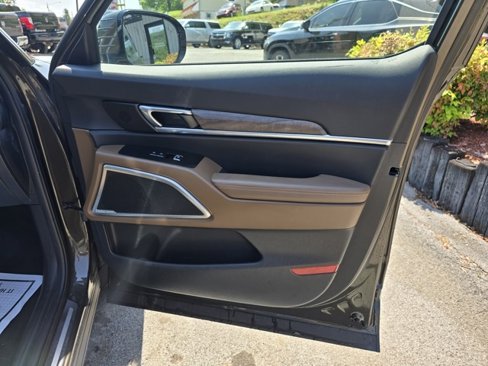 Used 2022 Kia Telluride SX w/ SX Prestige Package image 19