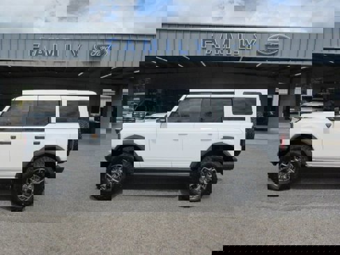 New 2025 Ford Bronco Badlands image 2