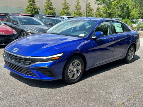 Used 2025 Hyundai Elantra SE image 1