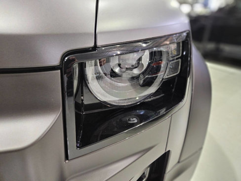 Used 2025 Land Rover Defender 110 image 89