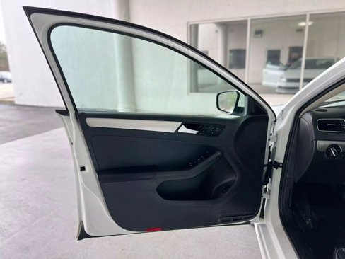 Used 2018 Volkswagen Jetta S image 12