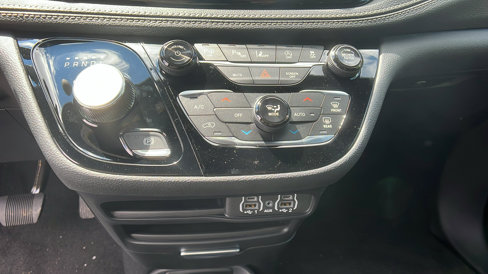 New 2025 Chrysler Pacifica Select image 30