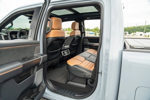 Used 2024 Ford F450 Platinum w/ FX4 Off-Road Package image 40