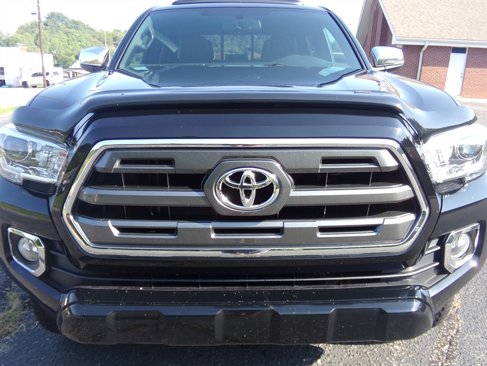 Used 2016 Toyota Tacoma Limited image 2