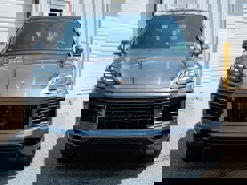 New 2025 Porsche Cayenne Coupe image 10