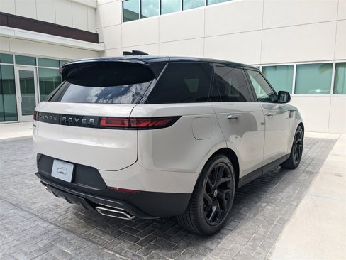 New 2025 Land Rover Range Rover Sport SE image 4
