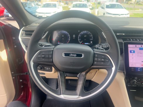 Used 2025 Jeep Grand Cherokee L Limited image 17