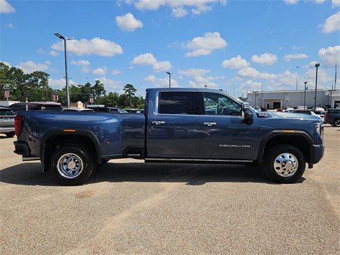 New 2026 GMC Sierra 3500 Denali w/ Denali Reserve Package image 4