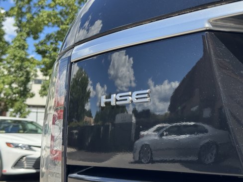 Used 2017 Land Rover Range Rover HSE image 19